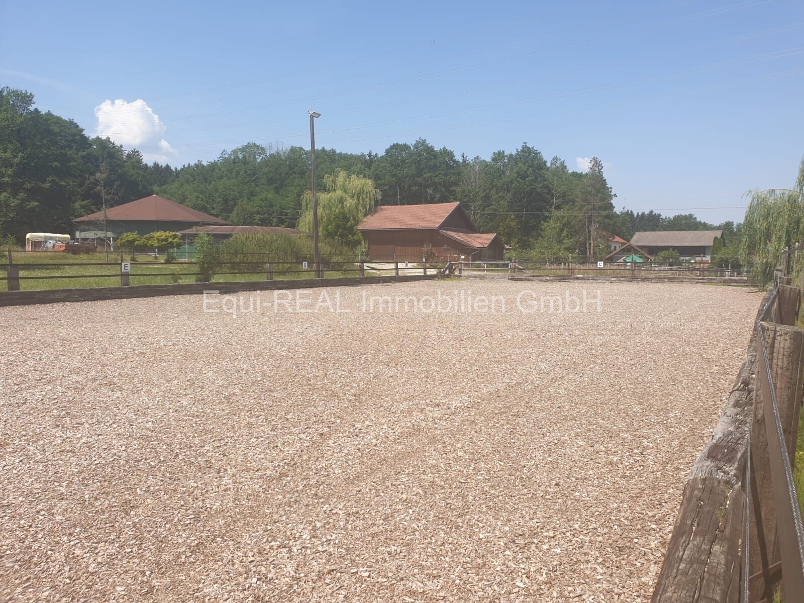 Exklusives Anwesen in Alleinlage mit Pferdehaltung