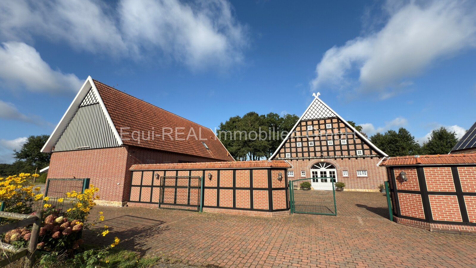 Luxuriöser Resthof mit Gästehaus, großer Scheune und Pferdestall