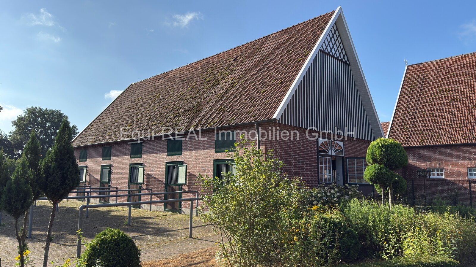 Luxuriöser Resthof mit Gästehaus, großer Scheune und Pferdestall