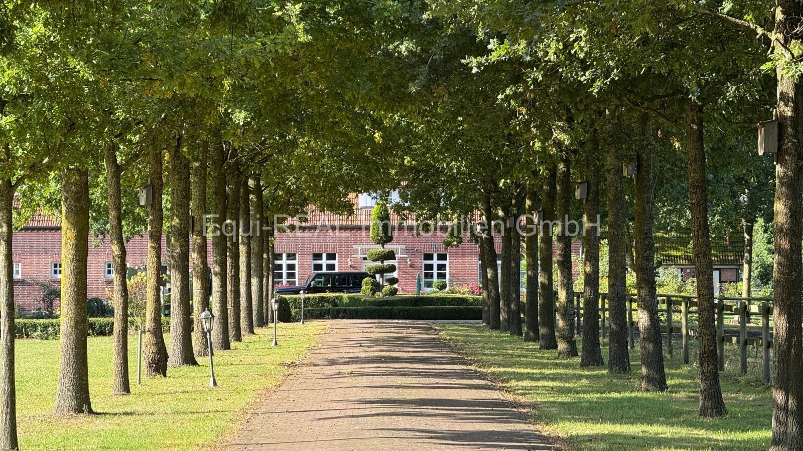Luxuriöser Resthof mit Gästehaus, großer Scheune und Pferdestall