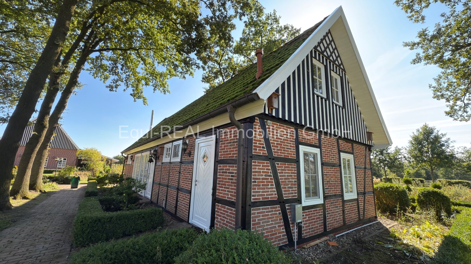 Luxuriöser Resthof mit Gästehaus, großer Scheune und Pferdestall